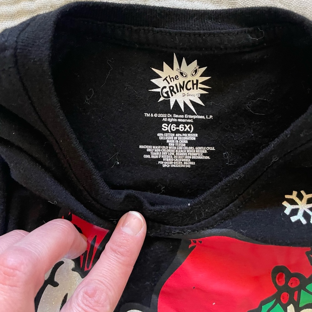 The grinch pajama shirt size 6-6X